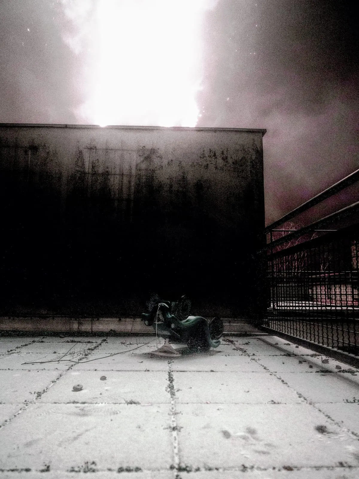 Flat roof under a blown out sky, a dark wall behind, 2025
